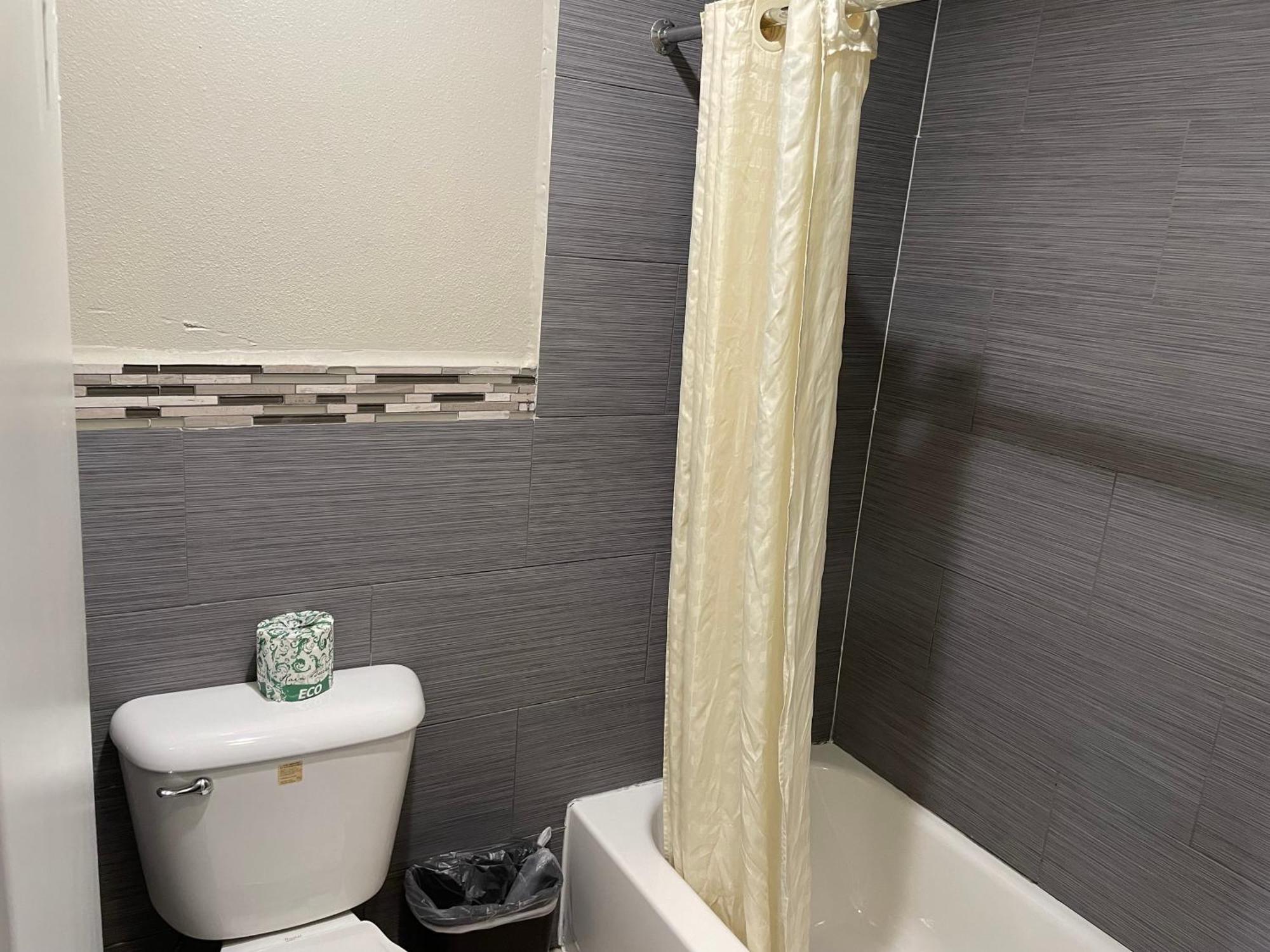 Heritage Inn And Suites Корона Екстериор снимка
