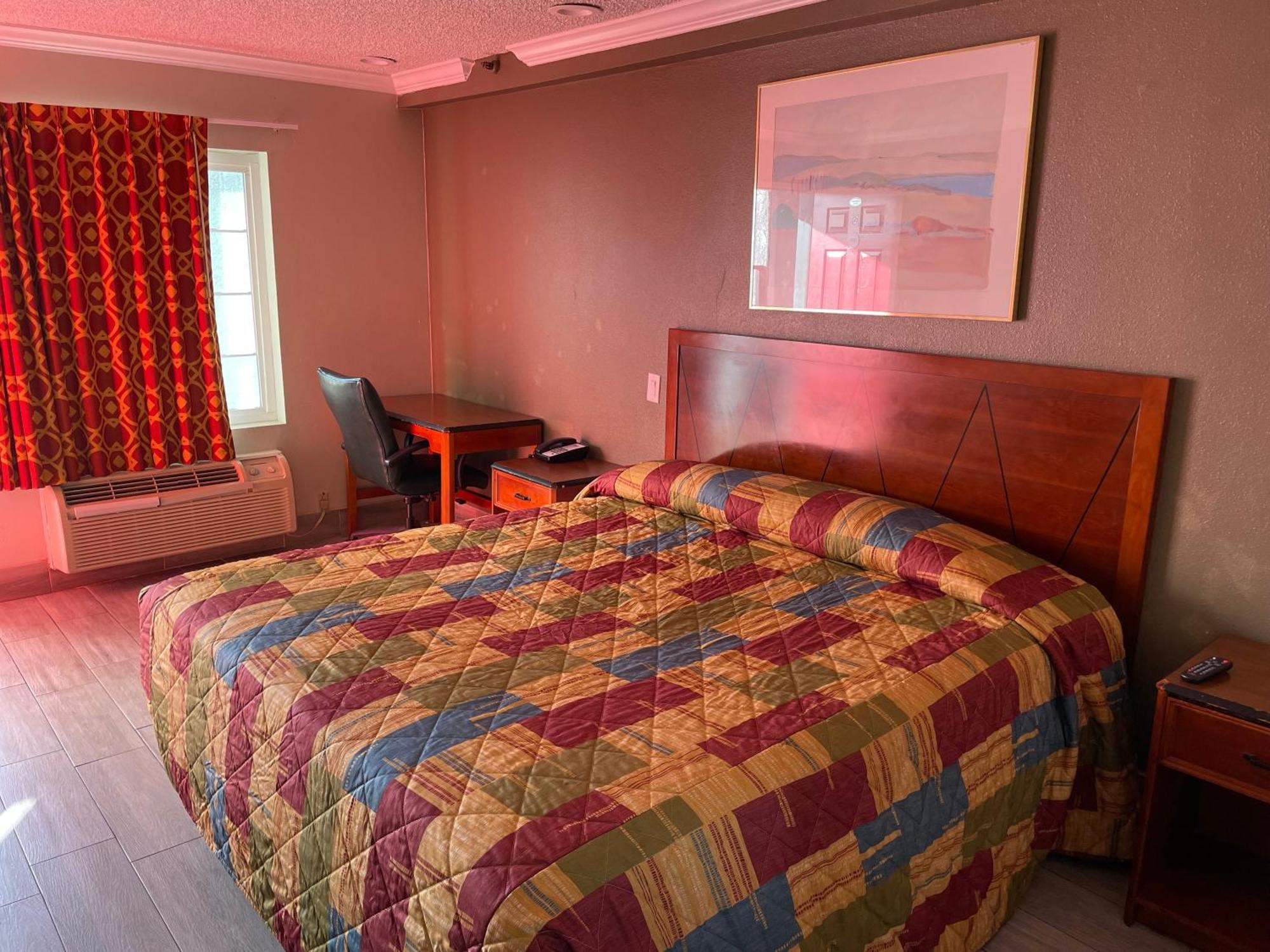 Heritage Inn And Suites Корона Екстериор снимка