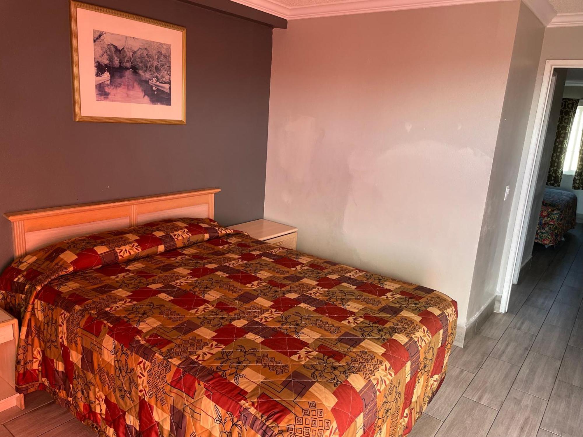 Heritage Inn And Suites Корона Екстериор снимка