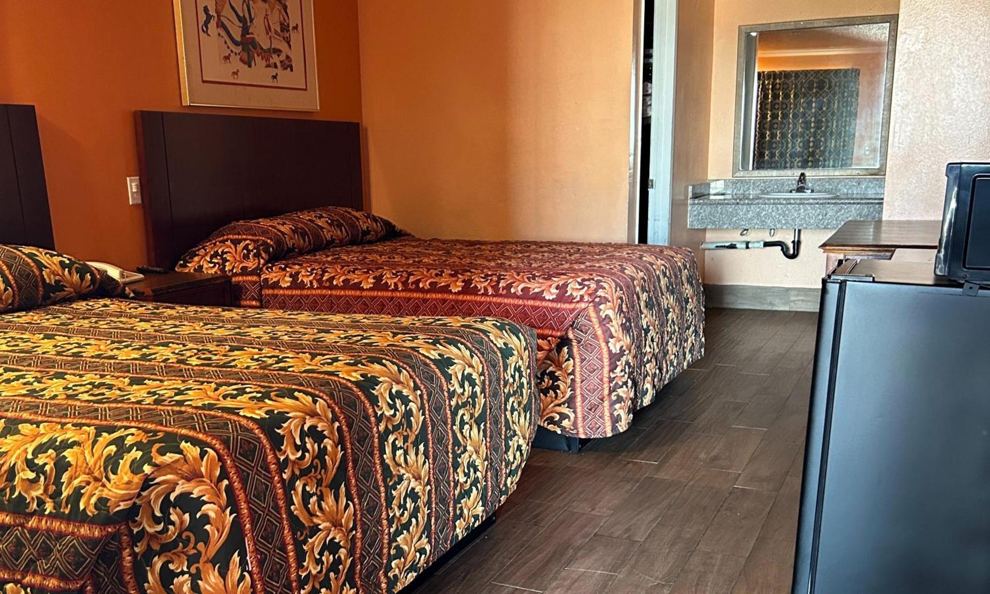 Heritage Inn And Suites Корона Екстериор снимка